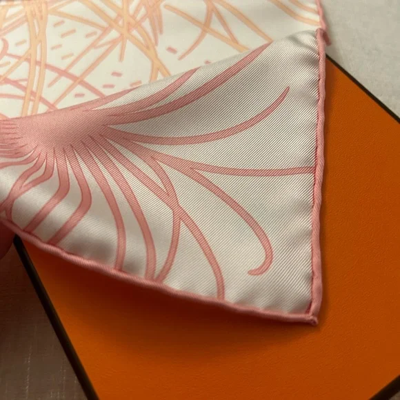 Authentic Hermès
silk scarf 45cm - Picture 2 of 6